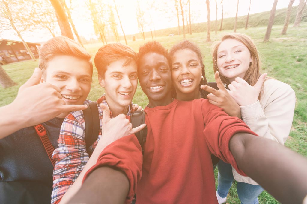Peer Pressure Isn't All Bad: Close Teen Friendships Equate to Healthier ...