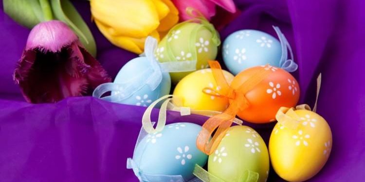 color-easter-eggs-with-tulips[1]
