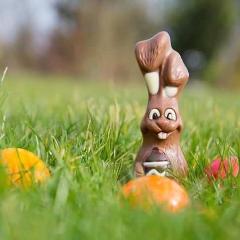 easter-hare-with-eggs[1]